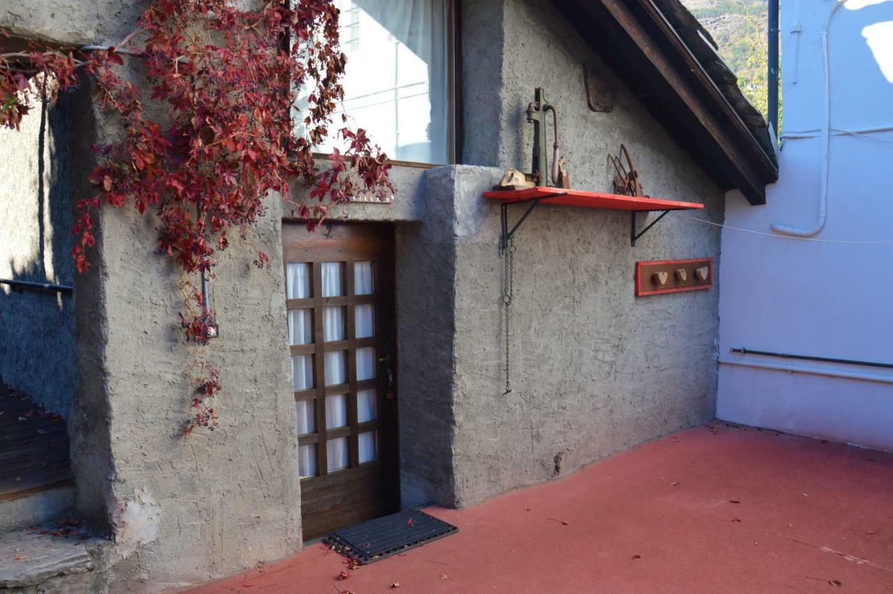 Cascina Des Religieuses Apartment Aosta Bagian luar foto